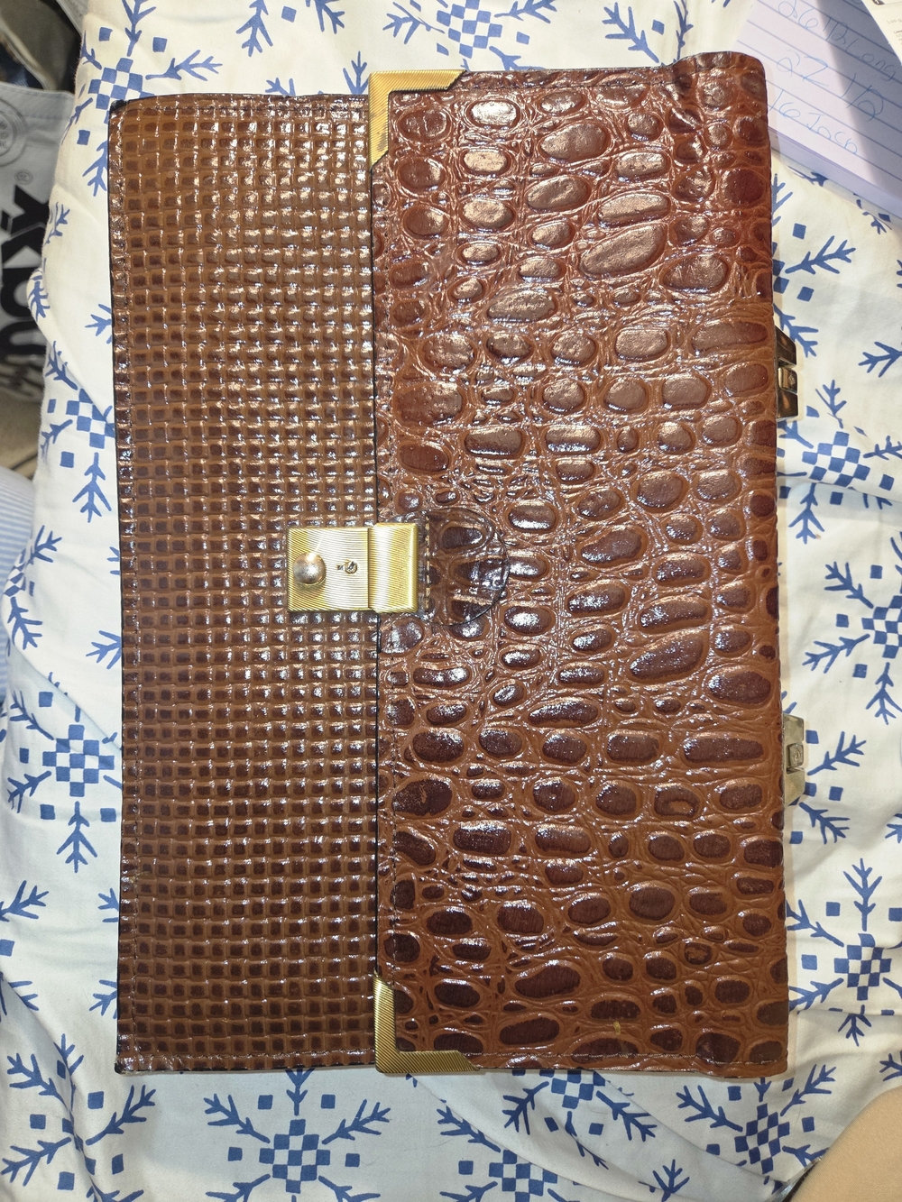 Vintage Brown Croc Embossed 100% Genuine Leather Organizer Clutch Bag.